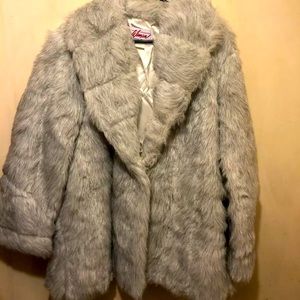 Woman’s Vintage Wiman Arctic Grey Faux Fur Coat Size M